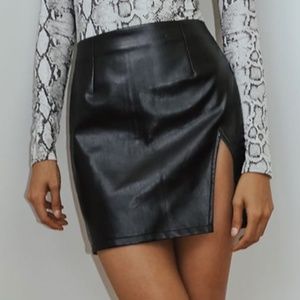 Lulus - sexy vegan leather skirt - size L
